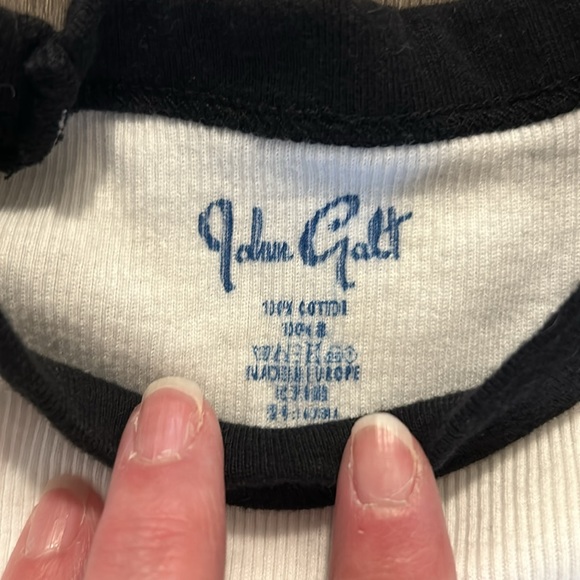 Brandy Melville short sleeve tshirt - Picture 2 of 4